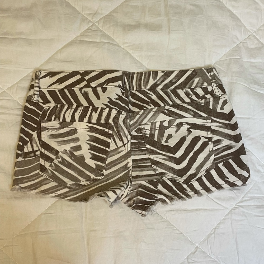 Express Print Shorts - Picture 2 of 3